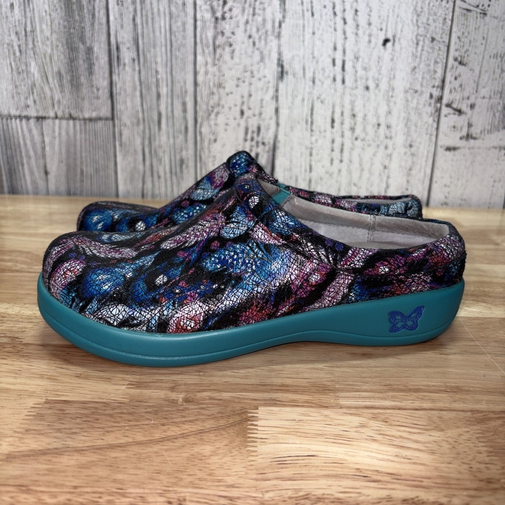 NEW Alegria Kayla Frond Of You Iridescent Metallic Floral Clogs Mules 39 US 9